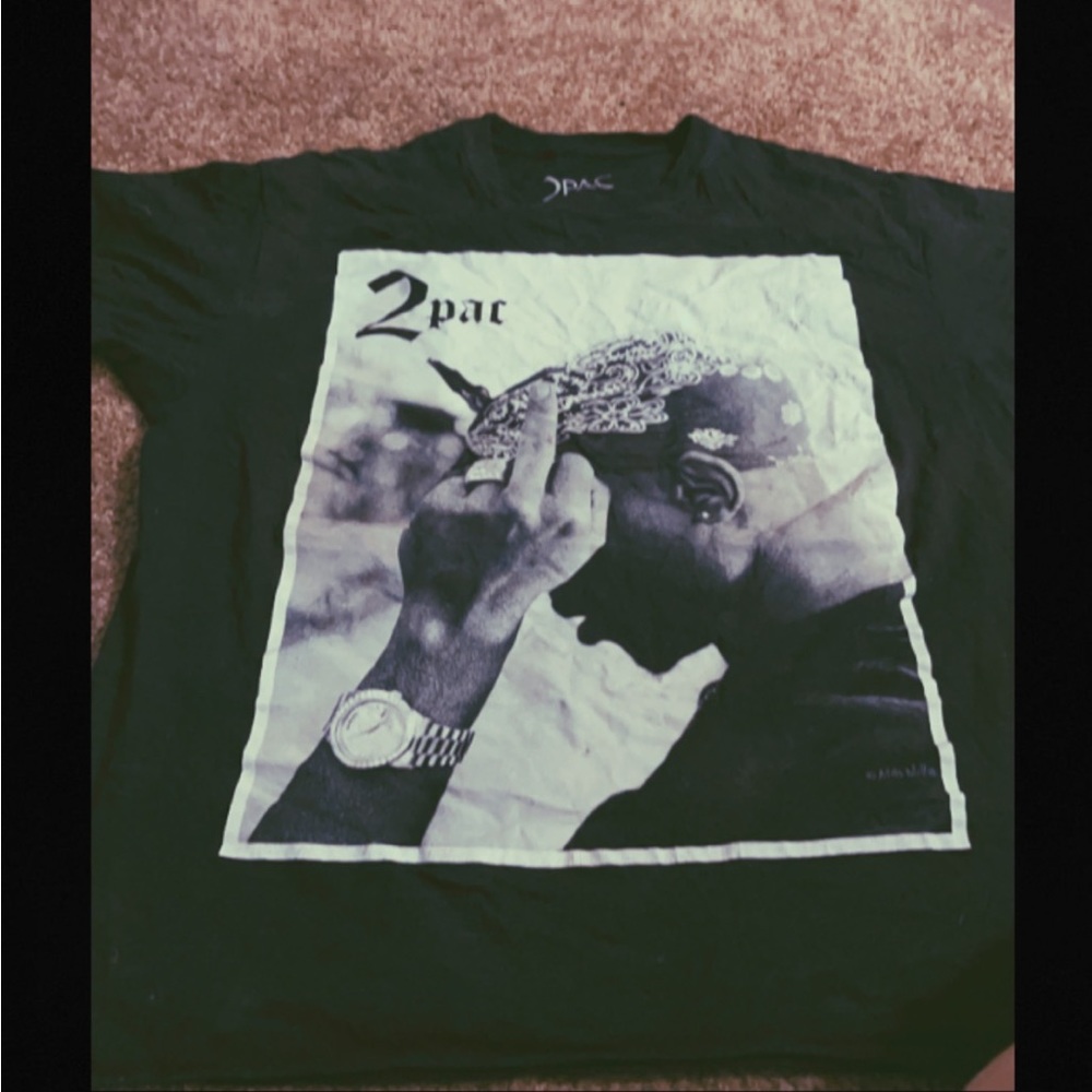 Medium 2Pac shirt